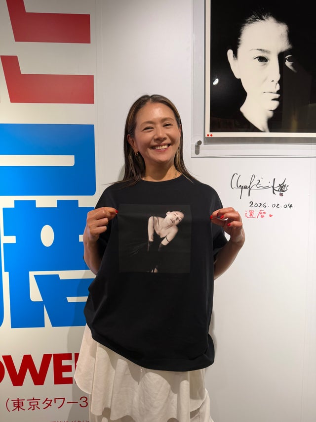 コイズミ記念鑑フォトTシャツ(黒) KK60 〜コイズミ記念展〜 OFFICIAL GOODS | BJ